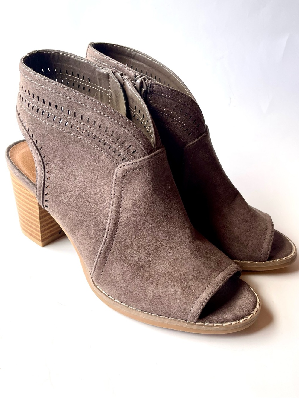 Sonoma Suede Peep-Toe Block Heel Ankle Bootie - Taupe Size 7.5 - Picture 8 of 11